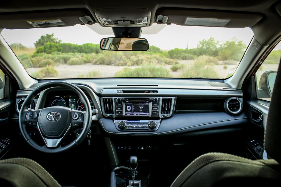Торпедо Toyota RAV4 Adventure 2017 года  (NA) (фото 17 из 21)